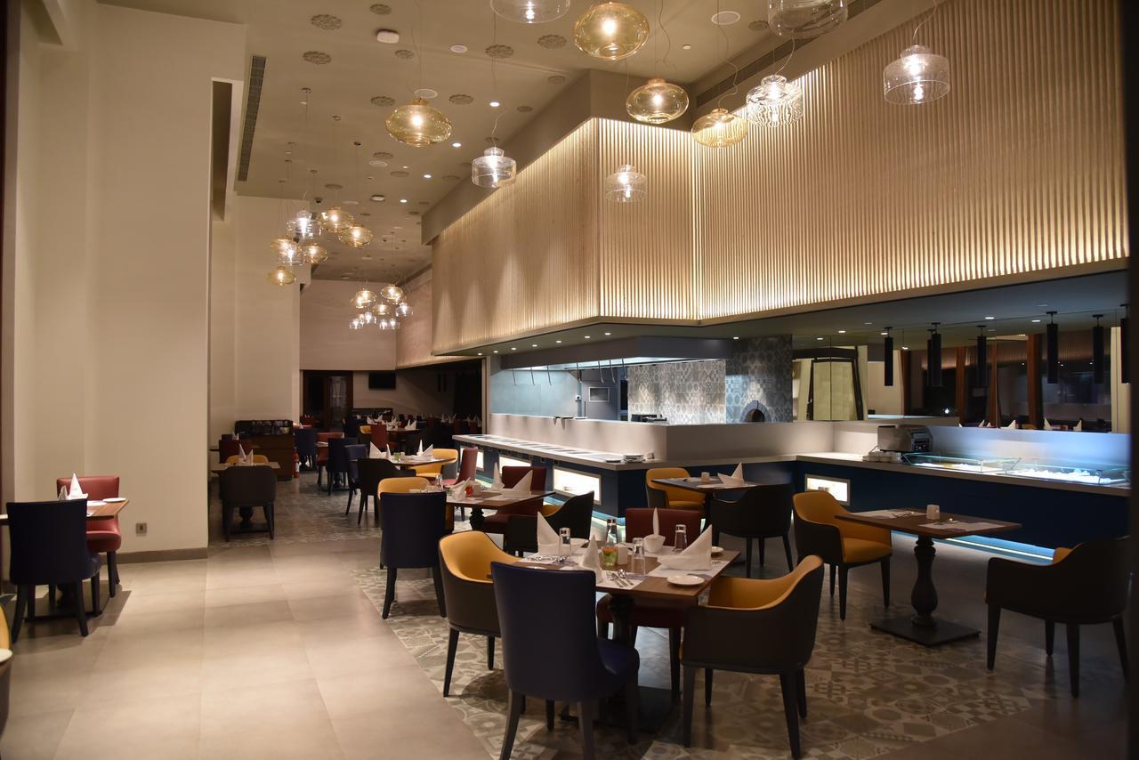 Grand Mercure Mysore - An Accor Brand Экстерьер фото The interior of the restaurant